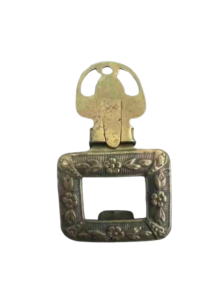 Boucle en laiton ciselé — motif floral